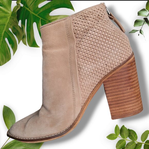 Suede Steve Madden Taupe "Replay" Booties, sz 7 - Picture 1 of 14